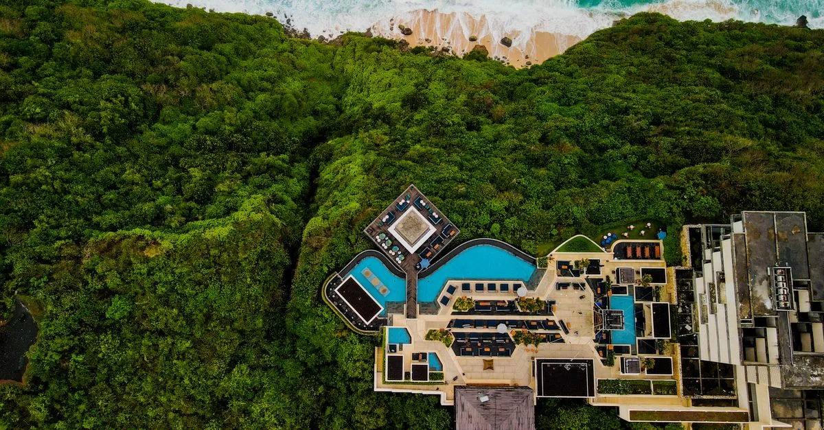 découvrez les pierres de bali pour l'aménagement paysager de votre piscine, alliant esthétique naturelle et durabilité pour un espace extérieur unique et relaxant.