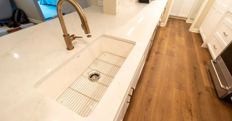 concevez la cuisine de vos rêves avec notre service de designer de cuisine sur mesure, alliant fonctionnalité et esthétique selon vos besoins.