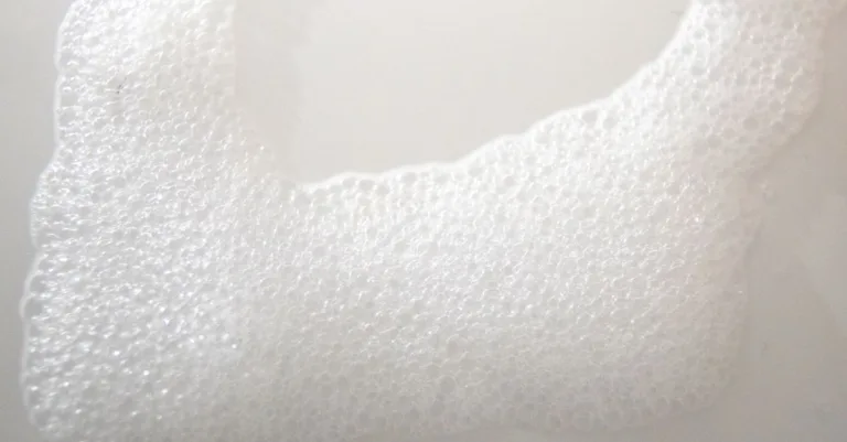 découvrez notre mousse expansive de haute qualité, idéale pour l'isolation, le calfeutrage et les réparations rapides. facile à appliquer et durable.