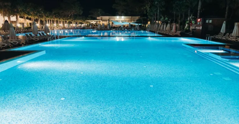 découvrez les prix des piscines enterrées et trouvez une solution adaptée à votre budget pour aménager votre jardin avec élégance et confort.