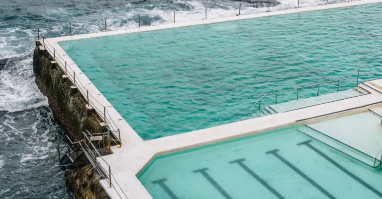 découvrez comment équilibrer le ph de votre piscine pour une eau claire et saine. conseils pratiques et produits recommandés pour un entretien efficace.