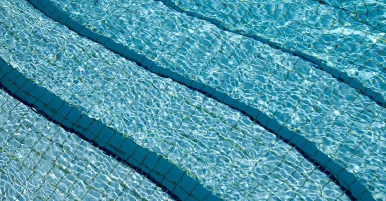 guide complet pour amorcer correctement votre pompe de piscine et assurer son bon fonctionnement.