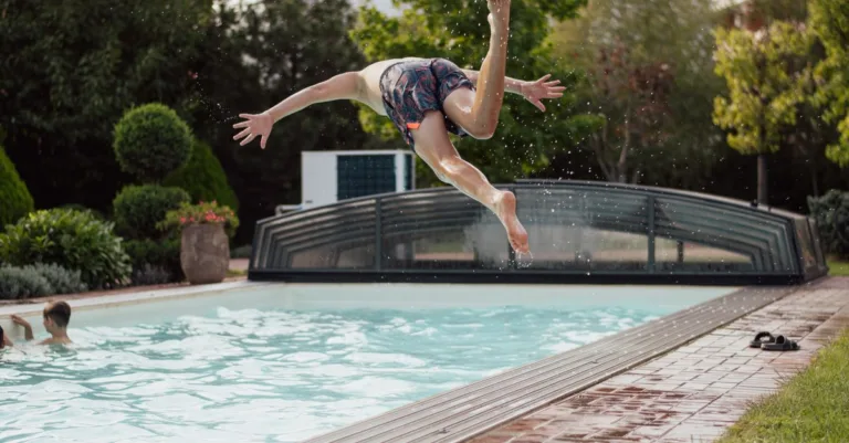 découvrez comment mesurer et maintenir le niveau de stabilisant dans votre piscine pour protéger l'eau des rayons uv et garantir une eau claire toute la saison.