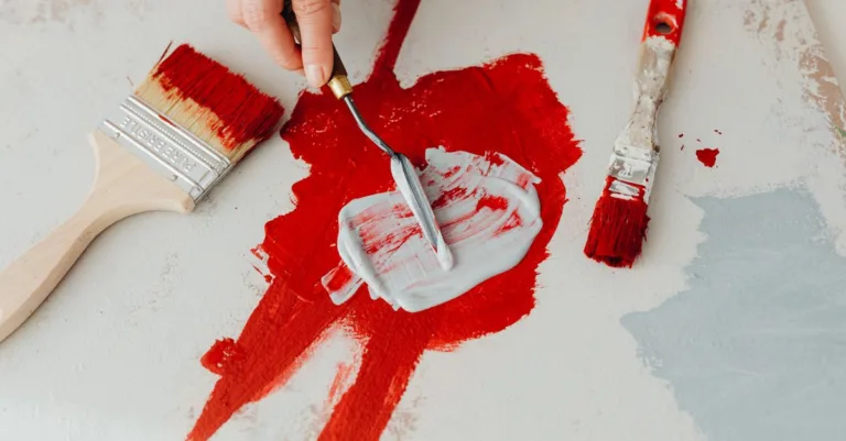 apprenez à mélanger différentes nuances de peinture rouge pour obtenir la teinte parfaite. guide pratique pour artistes et décorateurs.