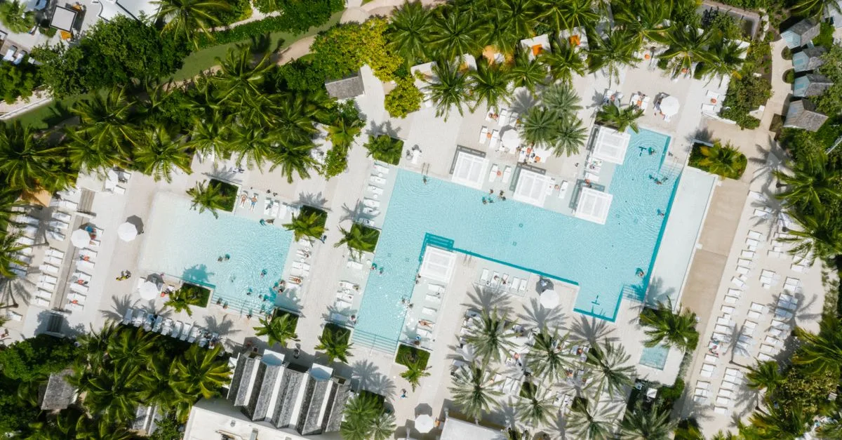 gestion à distance de piscines : surveillez et contrôlez votre piscine facilement depuis n'importe où grâce à des solutions innovantes et connectées.