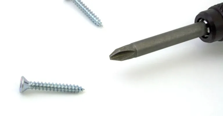 découvrez des techniques simples et efficaces pour dévisser facilement différents types de vis avec nos conseils pratiques.