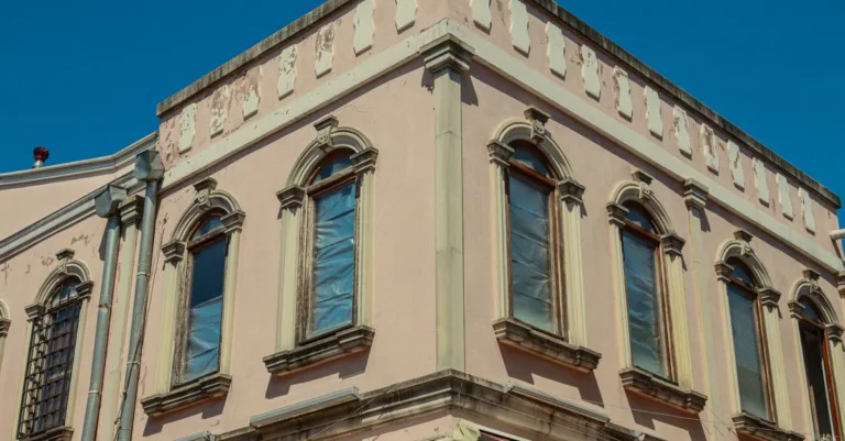 service professionnel de rénovation de façades : redonnez vie et esthétisme à vos murs extérieurs avec des techniques durables et un savoir-faire expert.