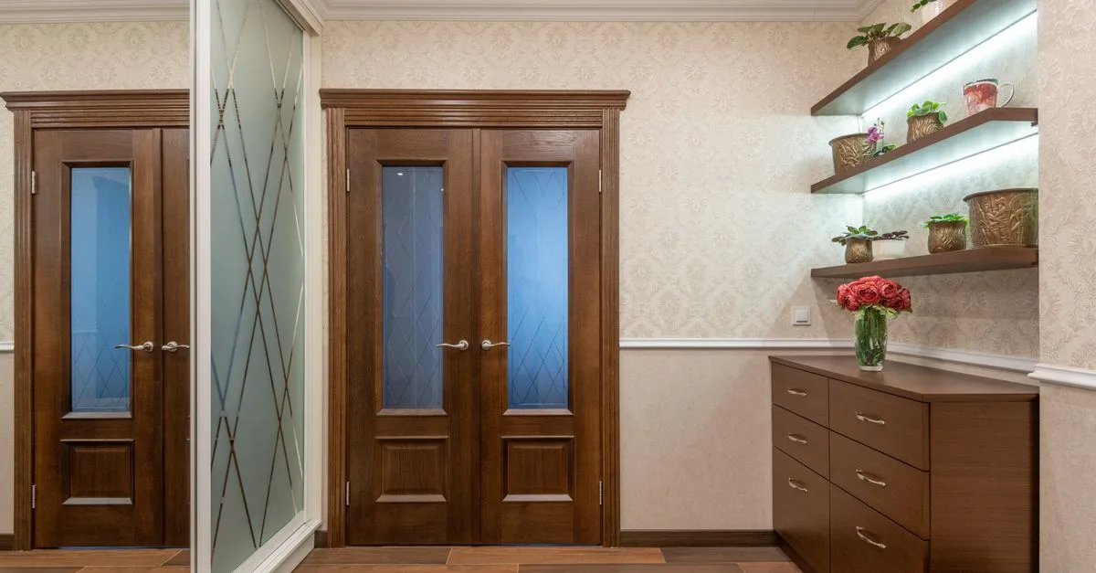 rénovez vos portes intérieures avec nos conseils et astuces pour un intérieur moderne et élégant.