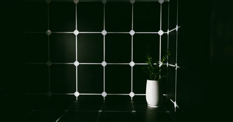 découvrez les causes de la décoloration des joints de carrelage et les solutions pour les nettoyer, les raviver et prévenir les taches.