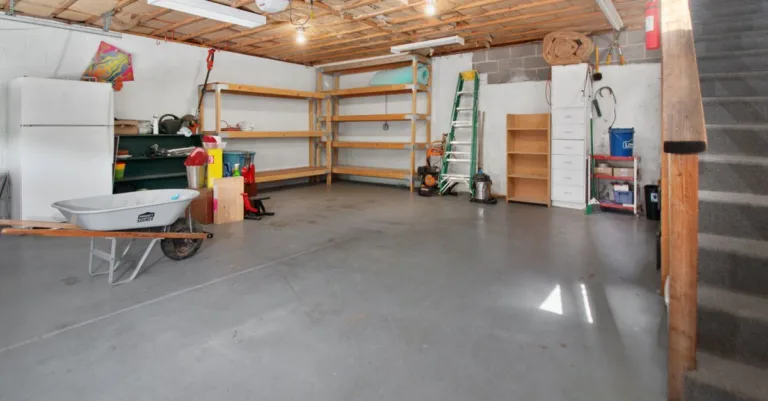 optimisez votre espace avec des solutions de rangement sous escalier pratiques et élégantes, idéales pour organiser votre intérieur efficacement.